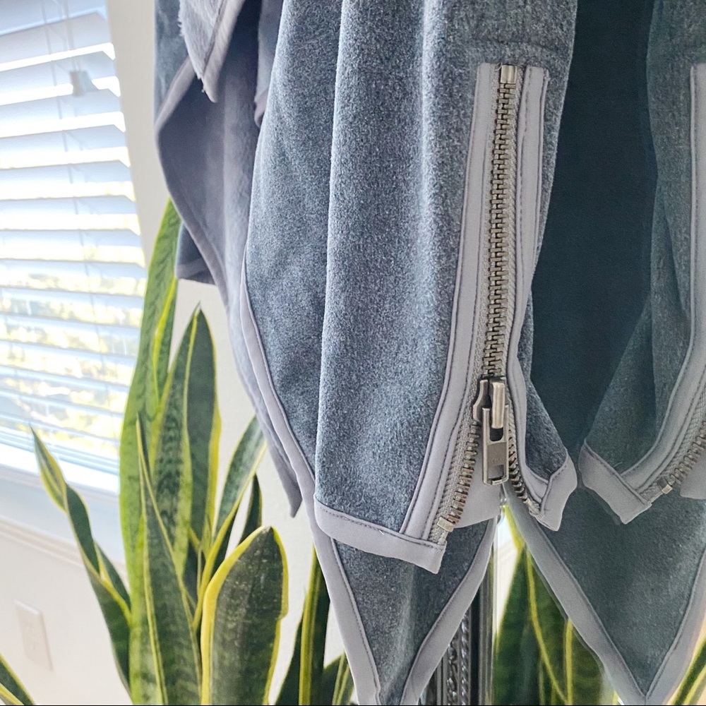 Lululemon | Women’s Grey Presence of Mind Fleece Jacket - Picture 4 of 6